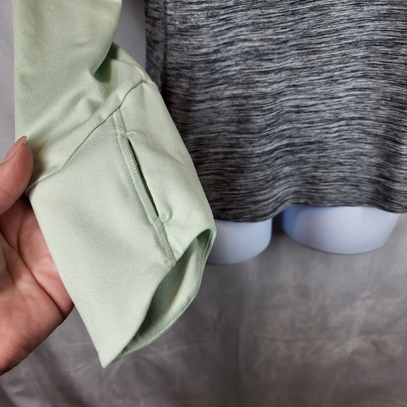 The North Face flash dry long sleeve active top with thumbholes. Green/grey. Sm. - Picture 5 of 9